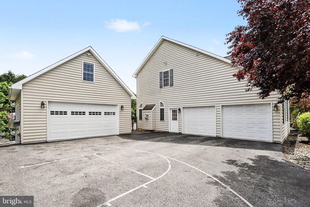 57 E SUMMIT DR, Littlestown, PA 17340