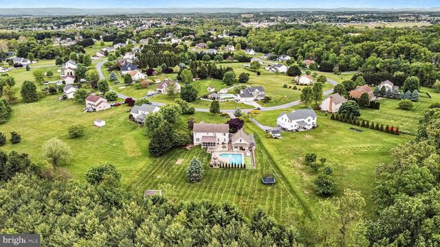 57 E SUMMIT DR, Littlestown, PA 17340