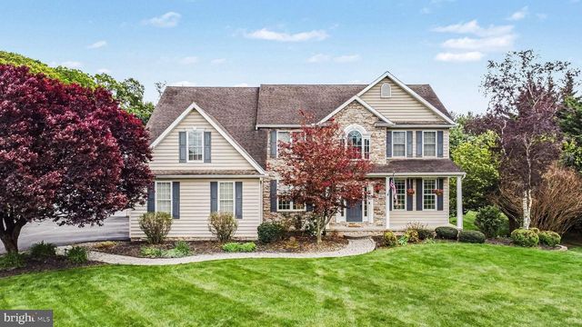 57 E SUMMIT DR, Littlestown, PA 17340