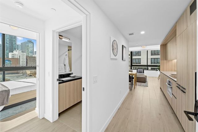 225 N Miami Avenue 912, Miami, FL 33128