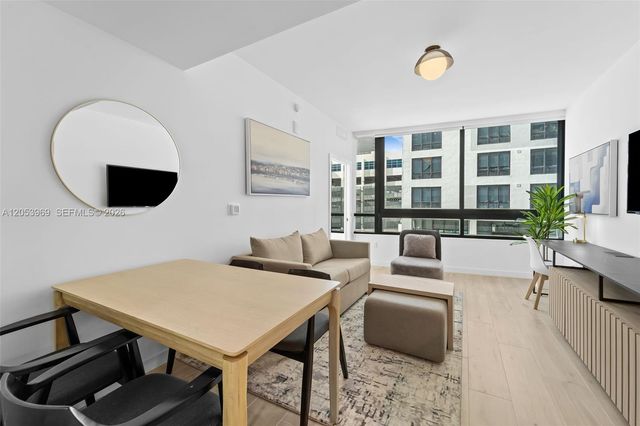 225 N Miami Avenue 912, Miami, FL 33128