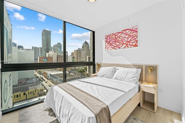 225 N Miami Avenue 912, Miami, FL 33128