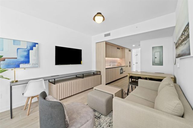 225 N Miami Avenue 912, Miami, FL 33128