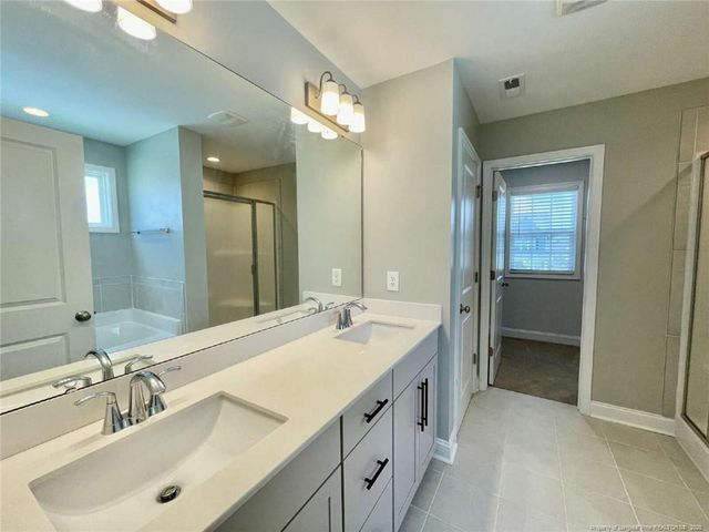 1661 Seattle Slew Lane, Hope Mills, NC 28348