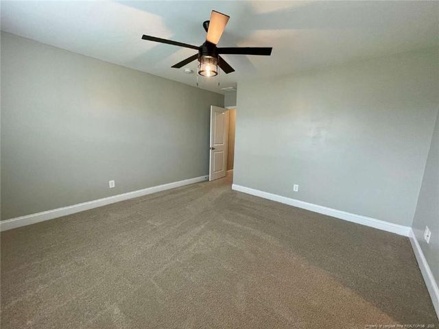 1661 Seattle Slew Lane, Hope Mills, NC 28348