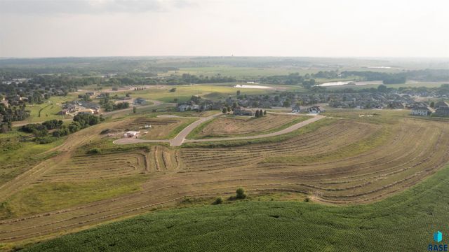 704 N Sapphire Cir Circle, Brandon, SD 57005