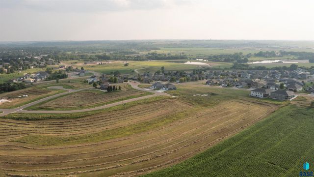 704 N Sapphire Cir Circle, Brandon, SD 57005