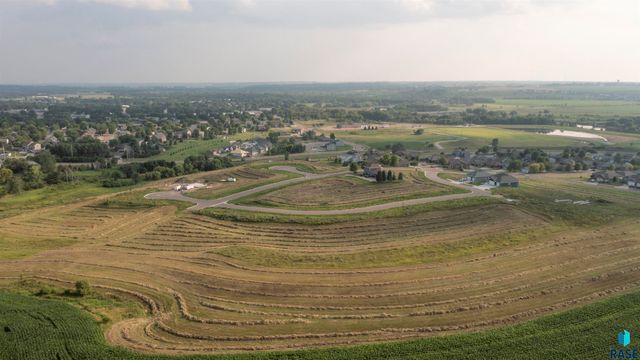 704 N Sapphire Cir Circle, Brandon, SD 57005