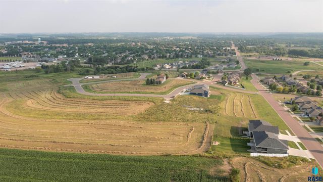 704 N Sapphire Cir Circle, Brandon, SD 57005