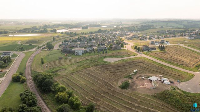 704 N Sapphire Cir Circle, Brandon, SD 57005