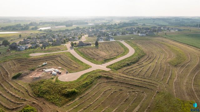 704 N Sapphire Cir Circle, Brandon, SD 57005