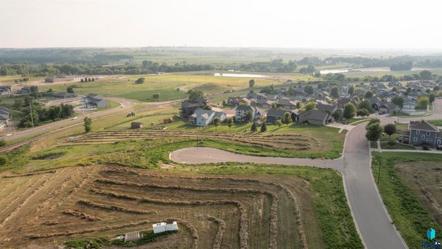 704 N Sapphire Cir Circle, Brandon, SD 57005