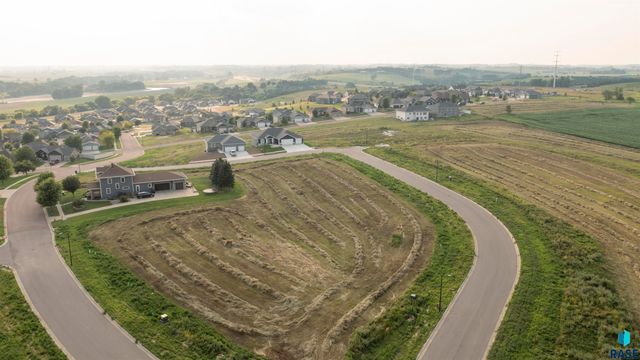 704 N Sapphire Cir Circle, Brandon, SD 57005