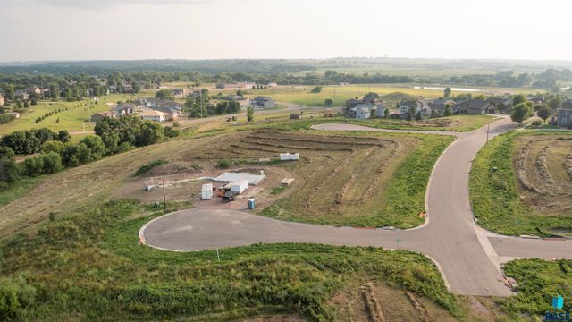 704 N Sapphire Cir Circle, Brandon, SD 57005