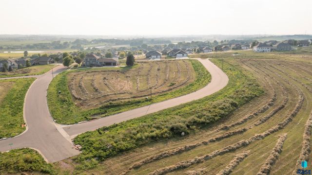 704 N Sapphire Cir Circle, Brandon, SD 57005