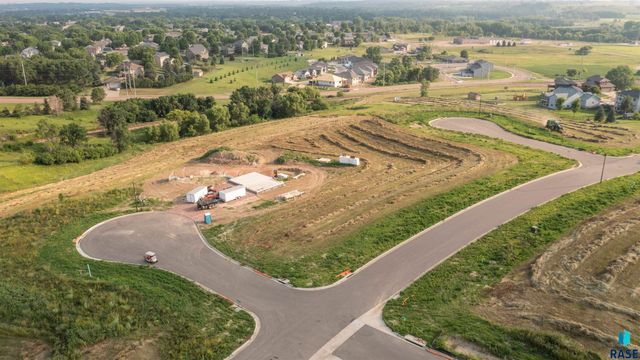 704 N Sapphire Cir Circle, Brandon, SD 57005