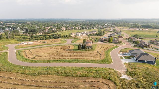 704 N Sapphire Cir Circle, Brandon, SD 57005