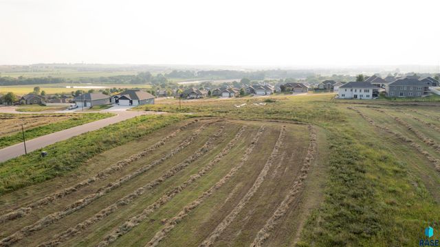 704 N Sapphire Cir Circle, Brandon, SD 57005