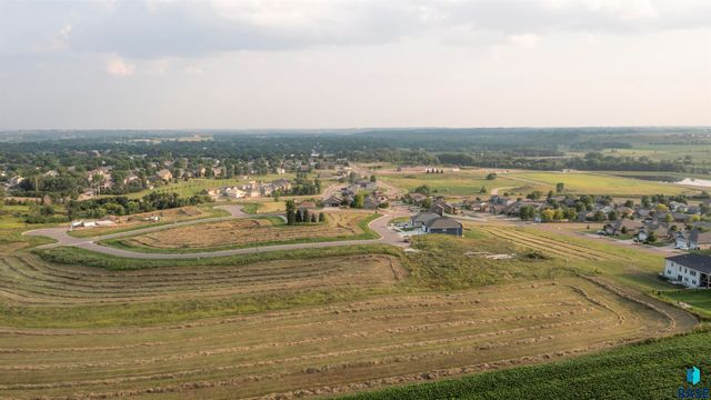 704 N Sapphire Cir Circle, Brandon, SD 57005