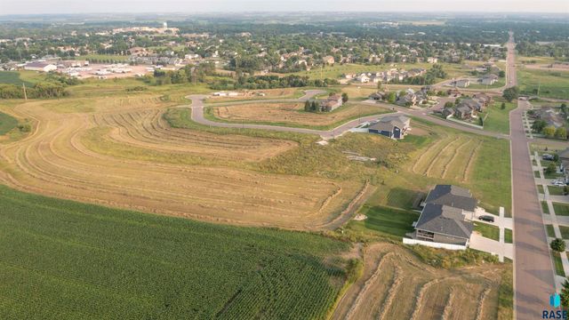 704 N Sapphire Cir Circle, Brandon, SD 57005