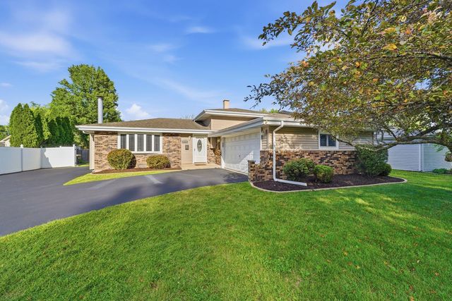 18837 W Louise Drive, Lansing, IL 60438