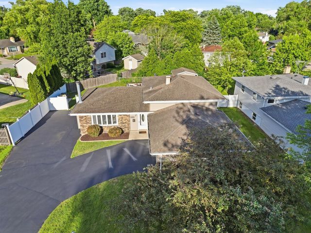 18837 W Louise Drive, Lansing, IL 60438