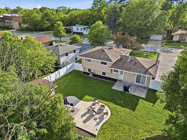 18837 W Louise Drive, Lansing, IL 60438