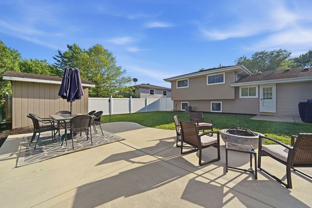 18837 W Louise Drive, Lansing, IL 60438