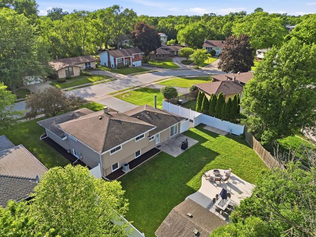 18837 W Louise Drive, Lansing, IL 60438