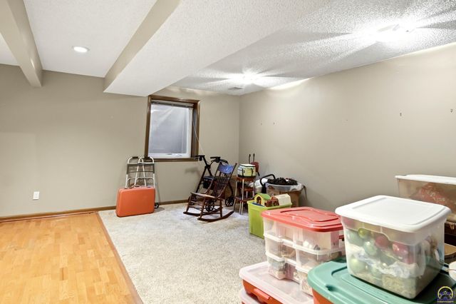 2732 SW Staffordshire RD, Topeka, KS 66614