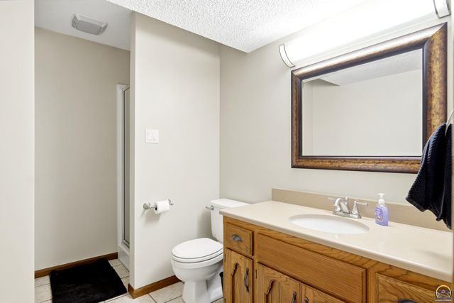 2732 SW Staffordshire RD, Topeka, KS 66614