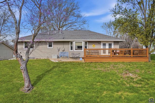 2732 SW Staffordshire RD, Topeka, KS 66614
