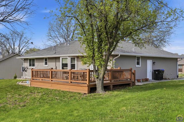 2732 SW Staffordshire RD, Topeka, KS 66614