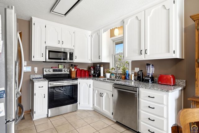 2732 SW Staffordshire RD, Topeka, KS 66614
