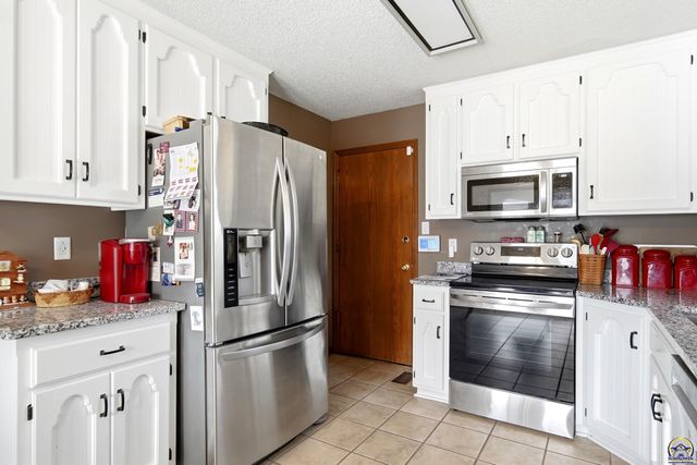 2732 SW Staffordshire RD, Topeka, KS 66614