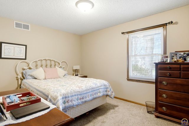 2732 SW Staffordshire RD, Topeka, KS 66614