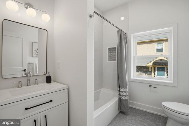 425 GROVE PL, Narberth, PA 19072