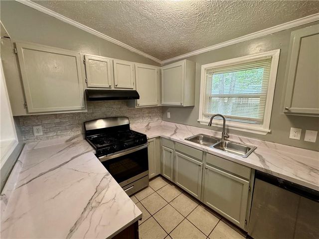 7 Sherwood Loop, Mcdonough, GA 30253
