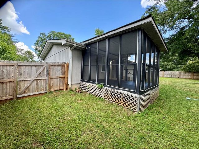 7 Sherwood Loop, Mcdonough, GA 30253