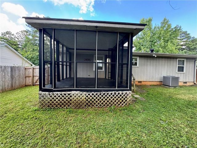 7 Sherwood Loop, Mcdonough, GA 30253
