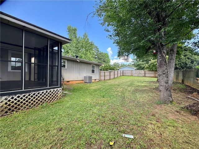 7 Sherwood Loop, Mcdonough, GA 30253
