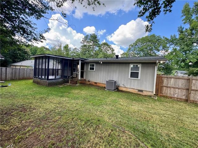 7 Sherwood Loop, Mcdonough, GA 30253