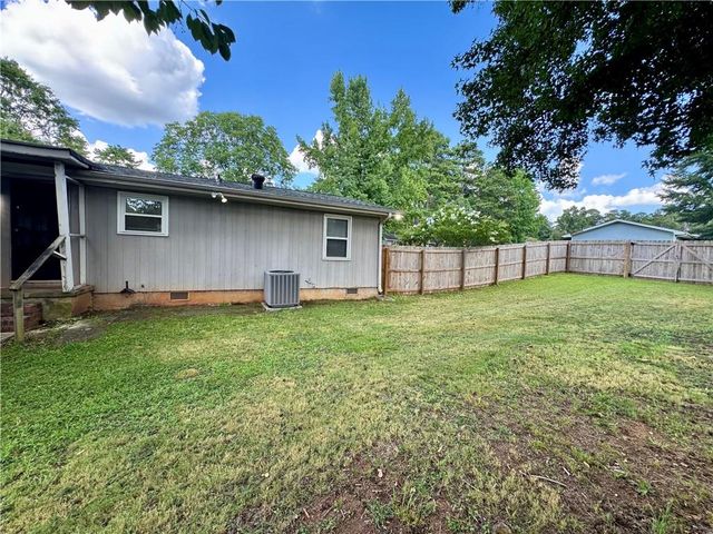 7 Sherwood Loop, Mcdonough, GA 30253