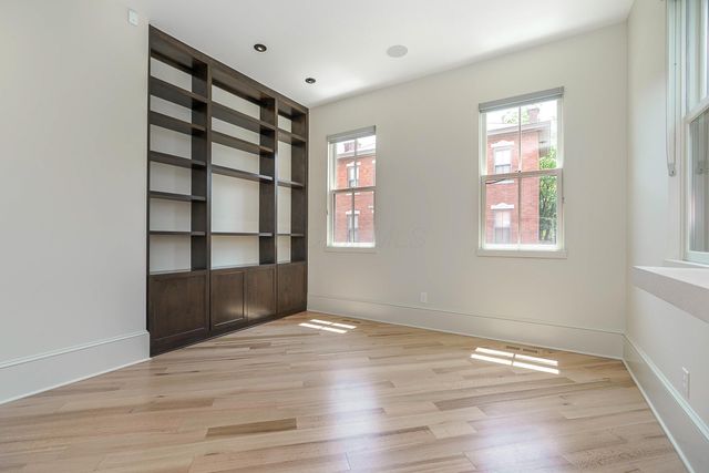252 E Beck Street, Columbus, OH 43206