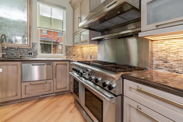 252 E Beck Street, Columbus, OH 43206