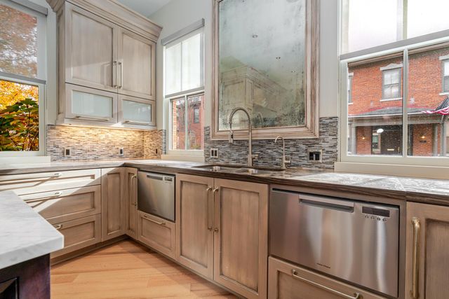 252 E Beck Street, Columbus, OH 43206