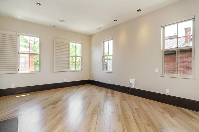 252 E Beck Street, Columbus, OH 43206