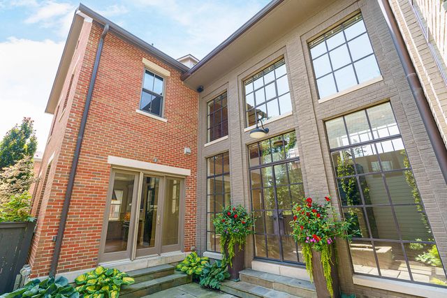 252 E Beck Street, Columbus, OH 43206
