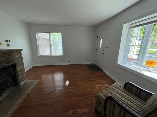 324 HARLEM Avenue, Glenview, IL 60025
