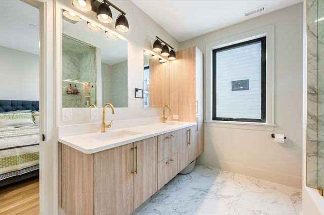 127 Bolton St, Boston, MA 02127